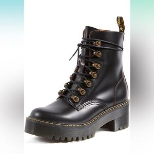 Dr. Martens Leona boots